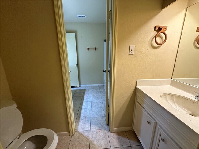 Building Photo - 1937 Arcadia Dr