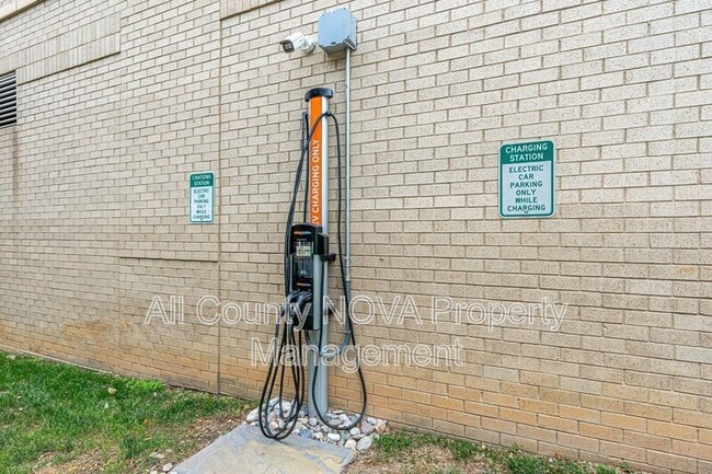 Building Photo - 11776 Stratford House Pl