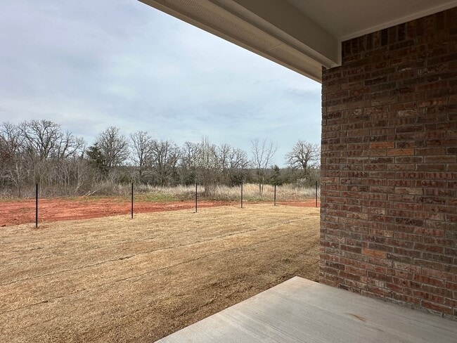 Building Photo - Ridge Creek Addition 3 bedroom, 2 bathroom on 1.43 acre Wooded Lot!