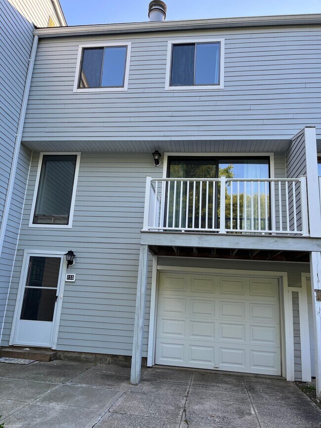 Building Photo - 155 Peddlers Dr