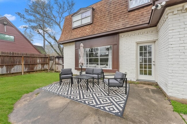 Building Photo - 22318 Greenbrook Dr