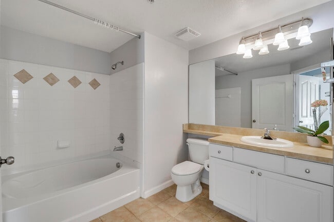 Building Photo - 4302 Myrtlewood Cir W