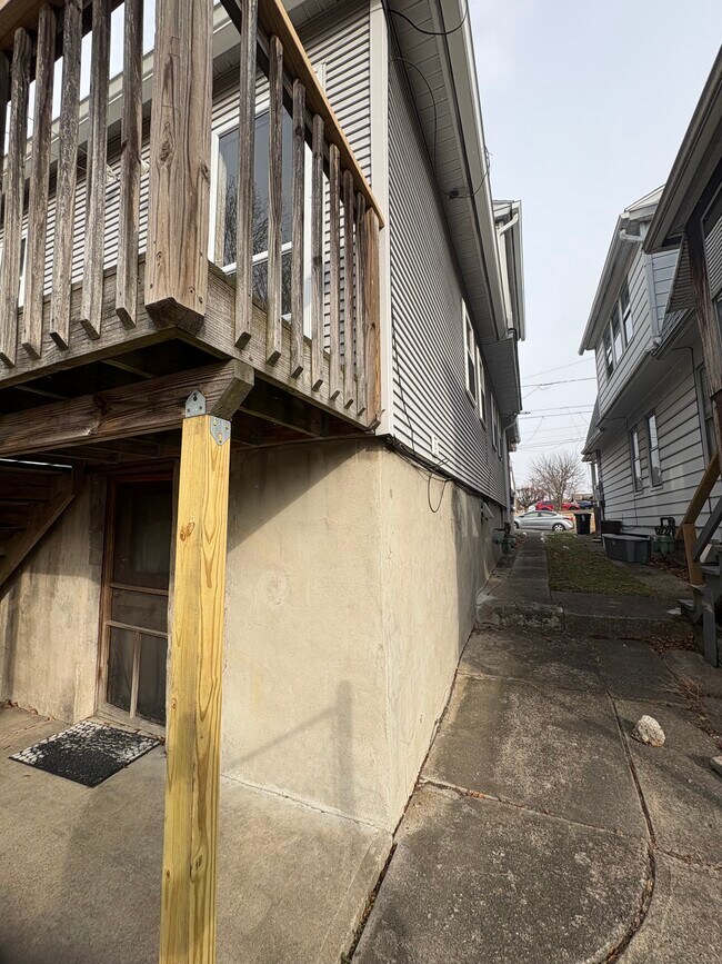 Building Photo - 23 St David St