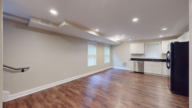 Building Photo - 60 Holworthy St