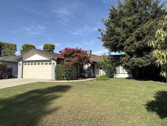 Building Photo - 6504 Edgemont Dr