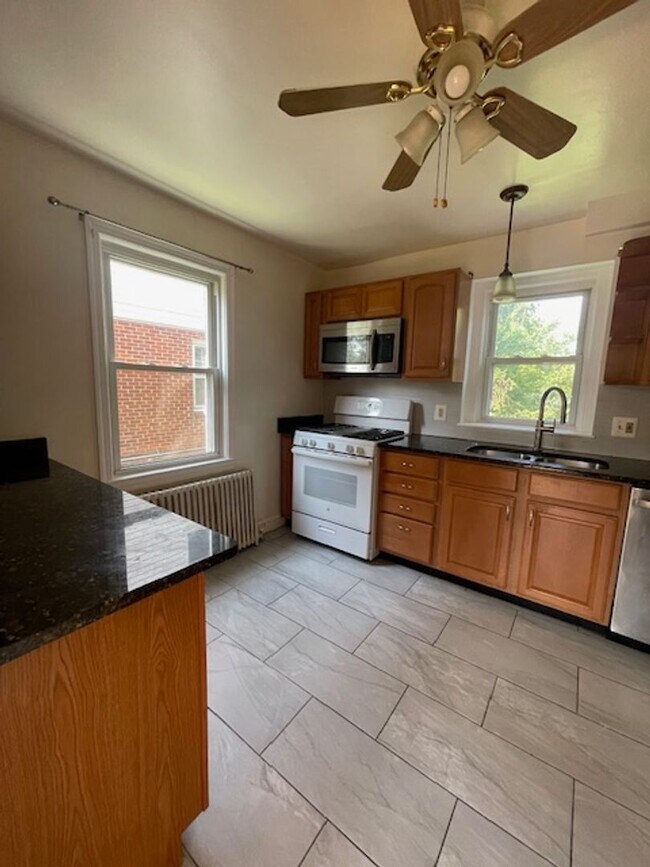 Building Photo - CHARMING BRICK COLONIAL HOME IN ROCKVILLE, CLOSE TO METRO AND ROCKVILLE TOWN CENTER