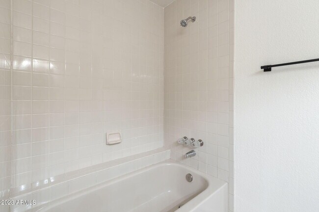 Building Photo - 10080 E Mountainview Lake Dr