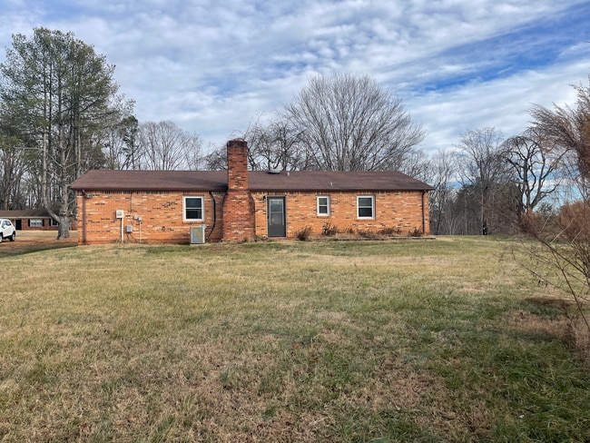 Building Photo - 418 Hillcrest Dr