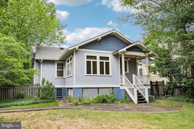 Building Photo - 526 N Ivy St