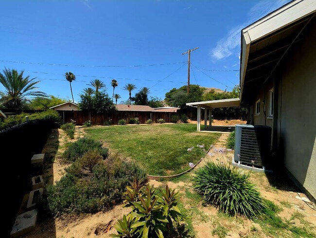Building Photo - Immaculate 3 bedroom Home University Highlands Riverside
