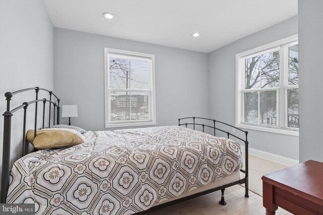 Building Photo - 4840 Hayes St NE