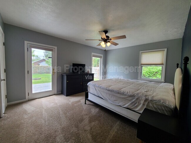 Building Photo - 652 Chippewa Rd