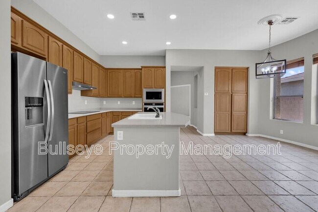Building Photo - 1550 N Robin Ln