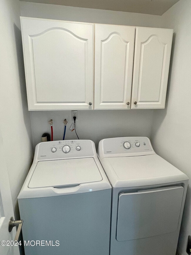 Building Photo - 175 Amberly Dr