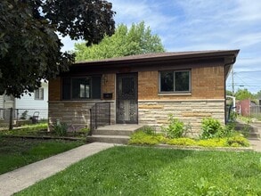 Building Photo - 3702 Hoyt Ave