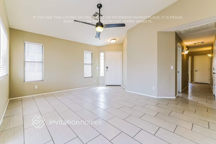 Building Photo - 11442 E Pronghorn Ave