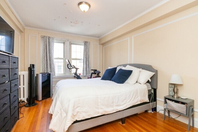 Building Photo - 1450 Beacon St
