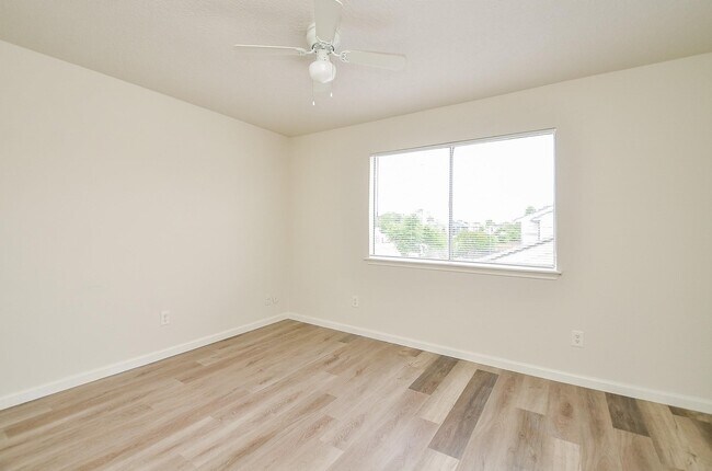Building Photo - 11818 Spring Grove Dr