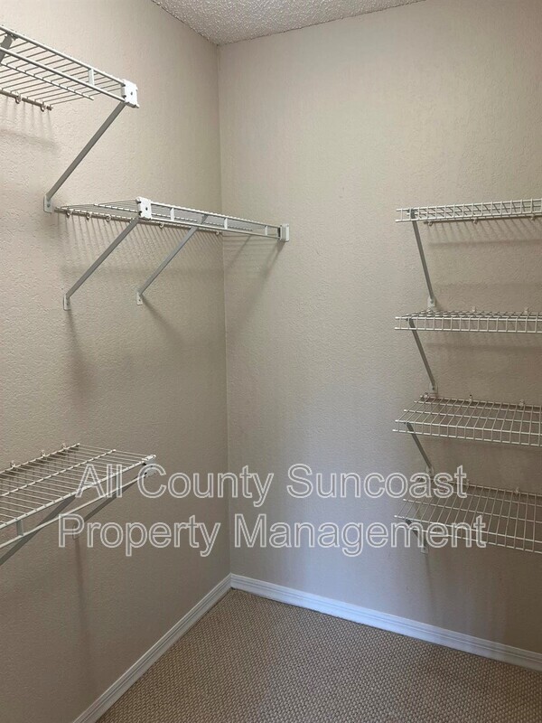 Building Photo - 10263 Gandy Blvd N