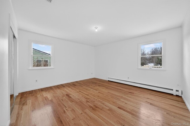 Building Photo - 13 Sutherland Dr