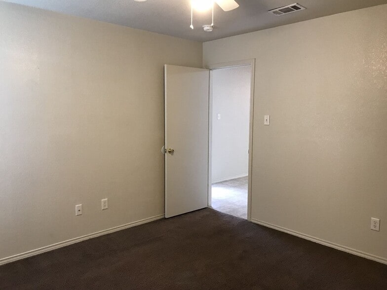 Building Photo - 3603 Malibu Ln
