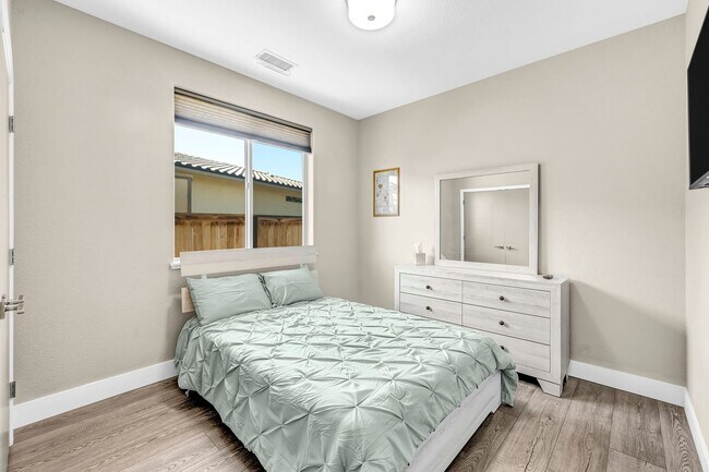 Building Photo - 2722 Mylonite Dr