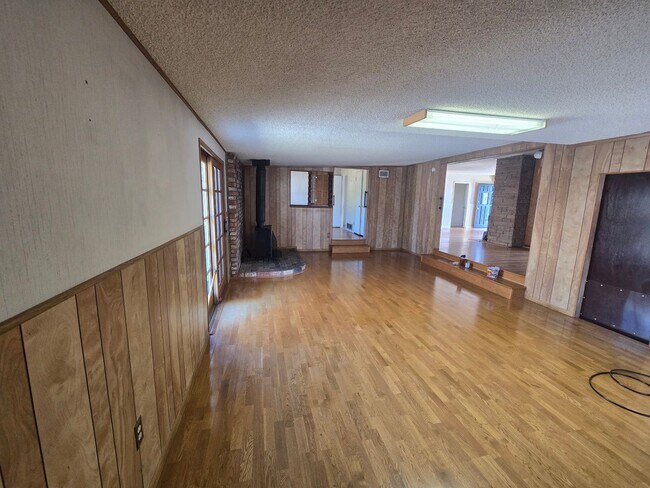 Building Photo - Spacious Single Family Home in Garden Grove for Lease