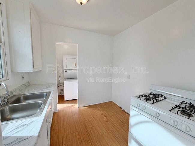 Building Photo - 315 W Queen St