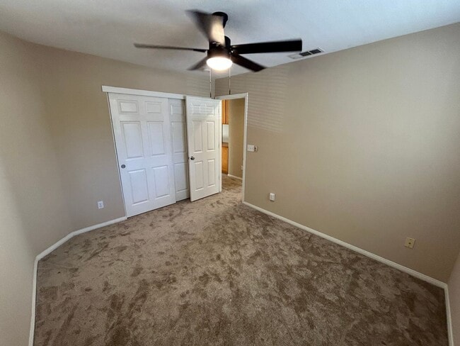 Building Photo - Beautiful Hidden Lake 3 Bed 3 Bath Home