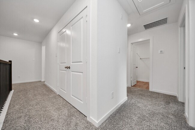 Building Photo - 2138 Olivos St