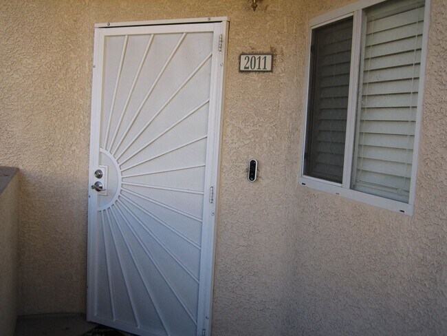 Building Photo - Condo on 2nd floor - Move-in Ready - 3 bed...