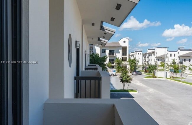 Building Photo - 2320 E 4th Ave