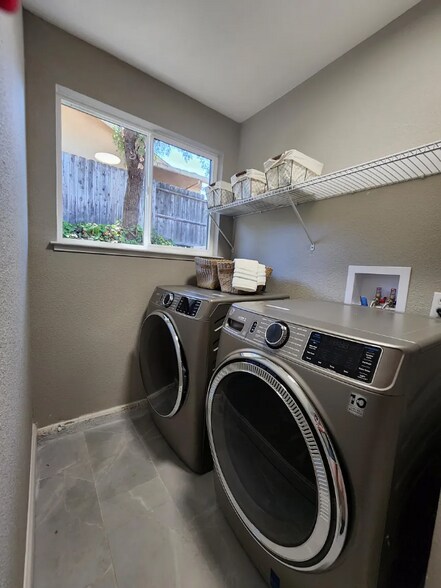 Building Photo - 440 Willamette Dr