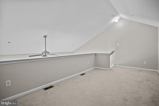 Building Photo - 618 Songbird Ct
