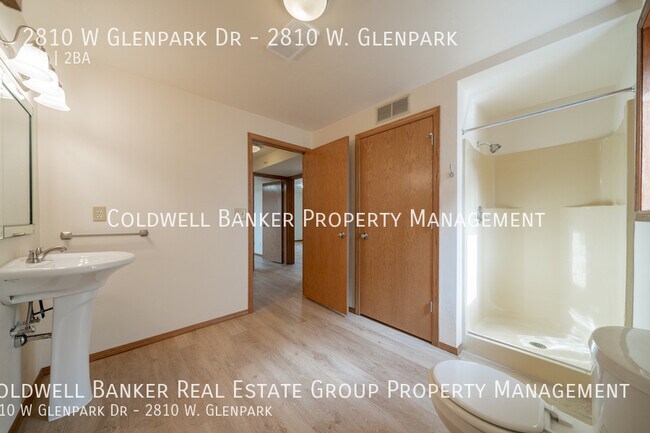 Building Photo - 2810 W Glenpark Dr