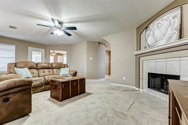 Building Photo - 6303 Applewood Forest Dr