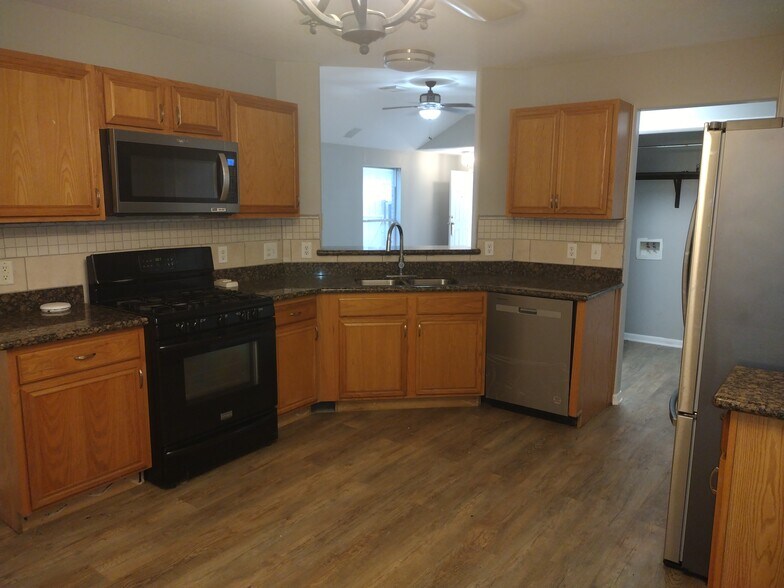 Building Photo - 2882 Sun River Ln