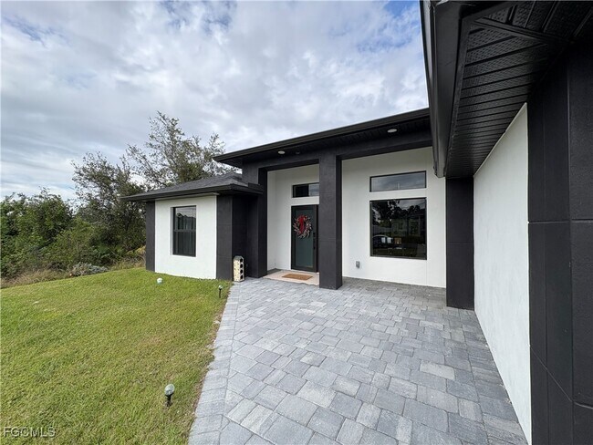 Building Photo - 2606 10th St SW