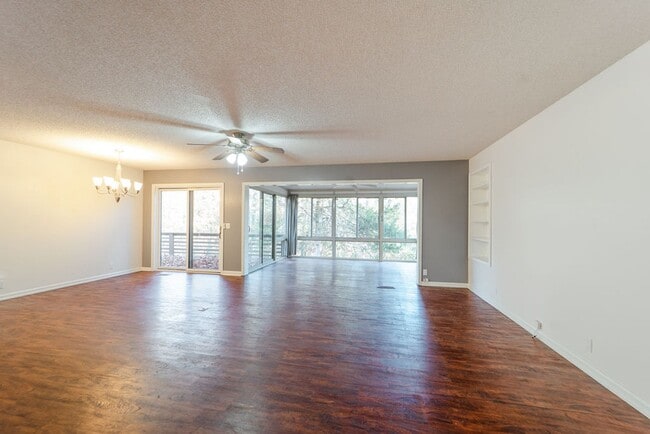 Building Photo - Beautiful 4 bedroom, 3 bathroom home on the East End of Hot Springs Village. Pets are considered ...