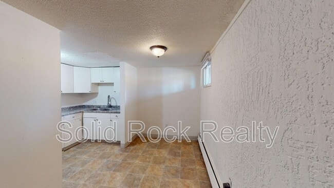 Building Photo - 1411 S Corona Ave