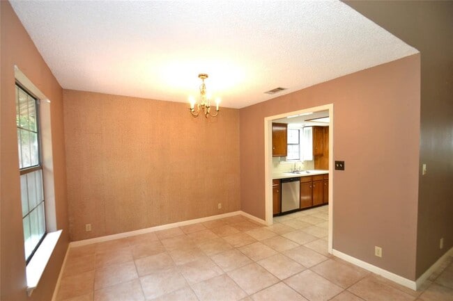 Building Photo - 8833 Tallwood Dr