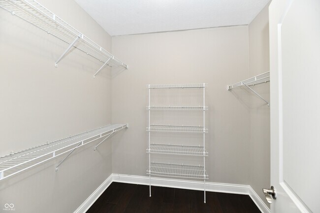 Building Photo - 8555 One W Dr