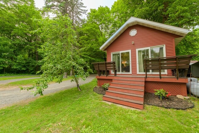 Building Photo - Rare green lake lake home for long term re...