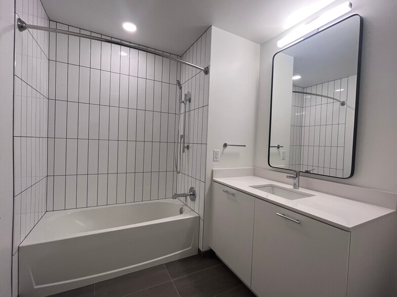 subway tile - 841 W Monroe St