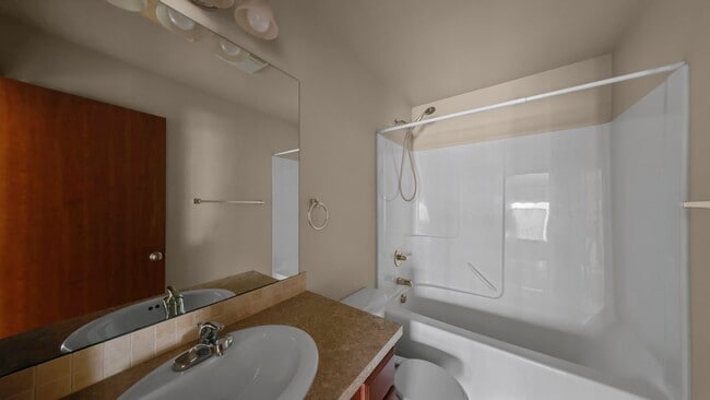 Building Photo - 3 Bed 2.5 Bath - Townhome - Pet Friendly - NAS Whidbey