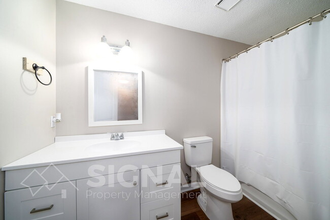 Building Photo - 1223 Magnolia Pl