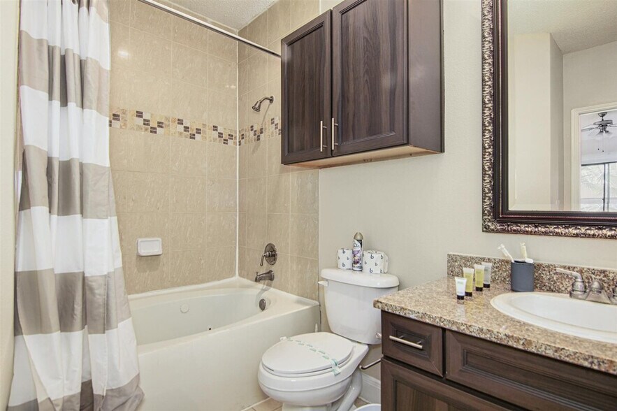 Building Photo - 2024 Post Oak Blvd