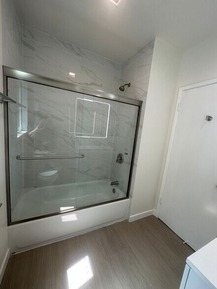 Building Photo - 14525 Albers St