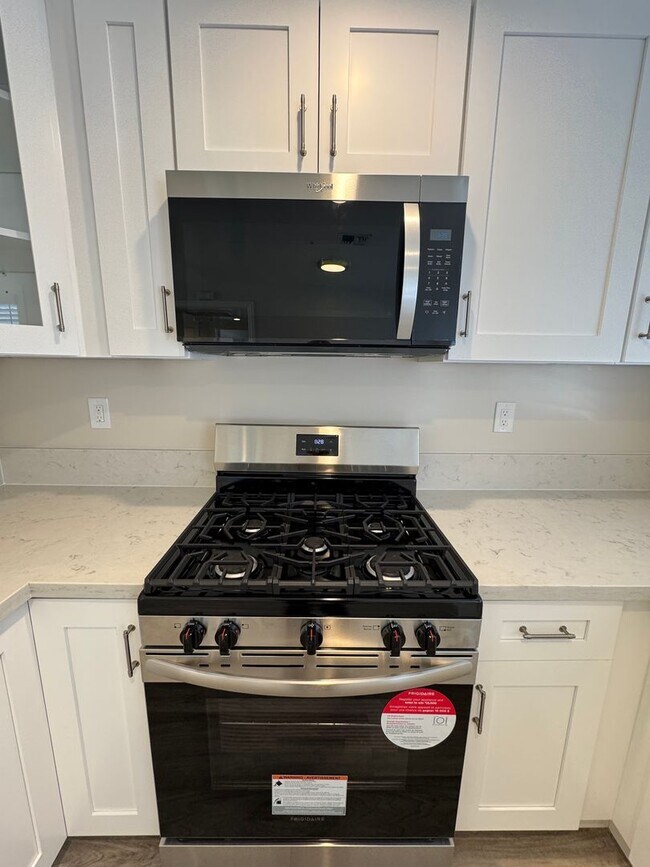 Building Photo - 922 Benito Ave