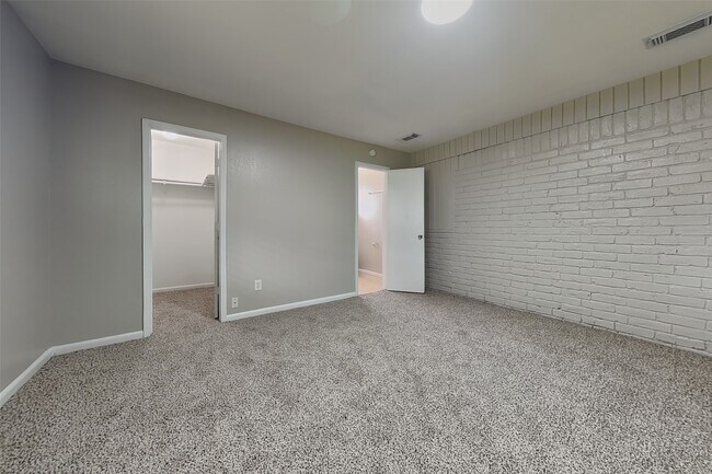 Building Photo - 7731 Bunker Wood Ln